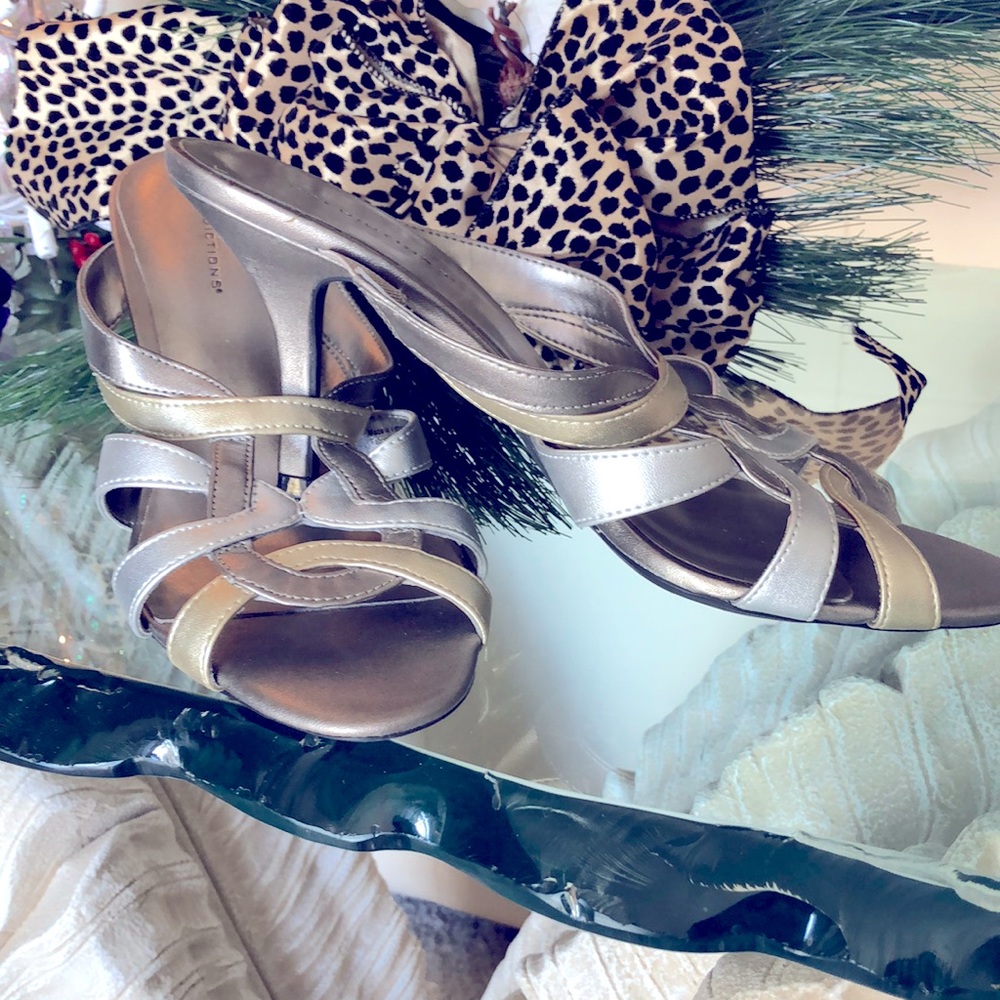 SZ 8.5 NWOT PREDICTIONS STRAPPY HEELS